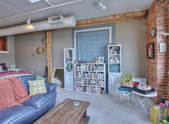 5th image of 706 Broadway St APT 509