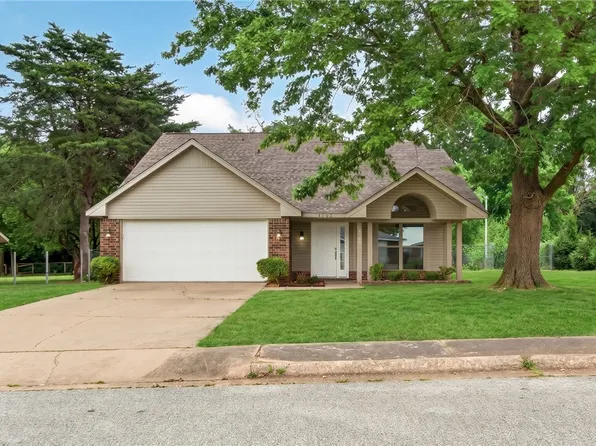 5765 Walden St, Lowell, AR 72745