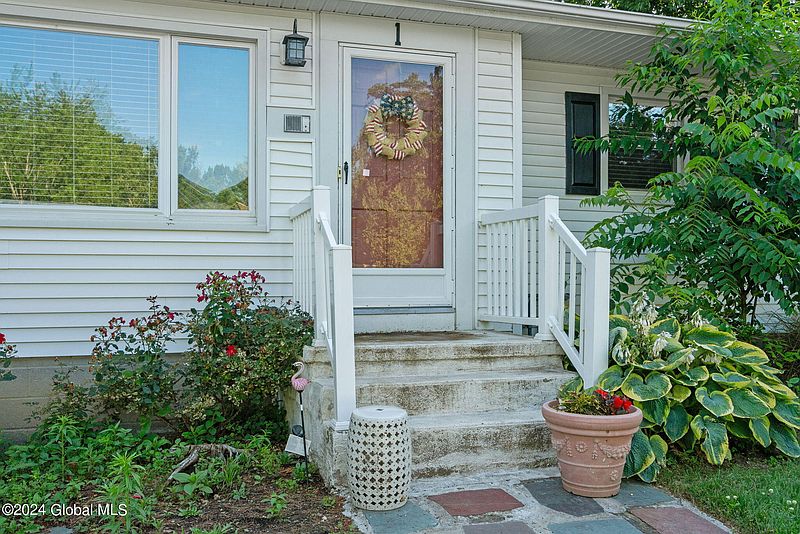 4th image of 1 Bellaire Drive