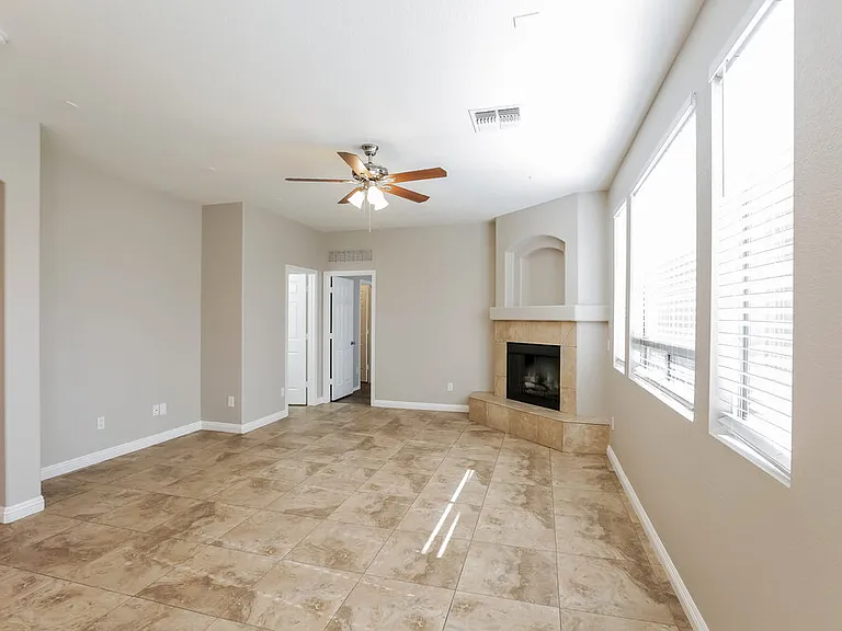 1613 W Saint Catherine Ave — Photo 8