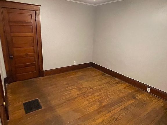 5th image of 713 2nd St APT 2