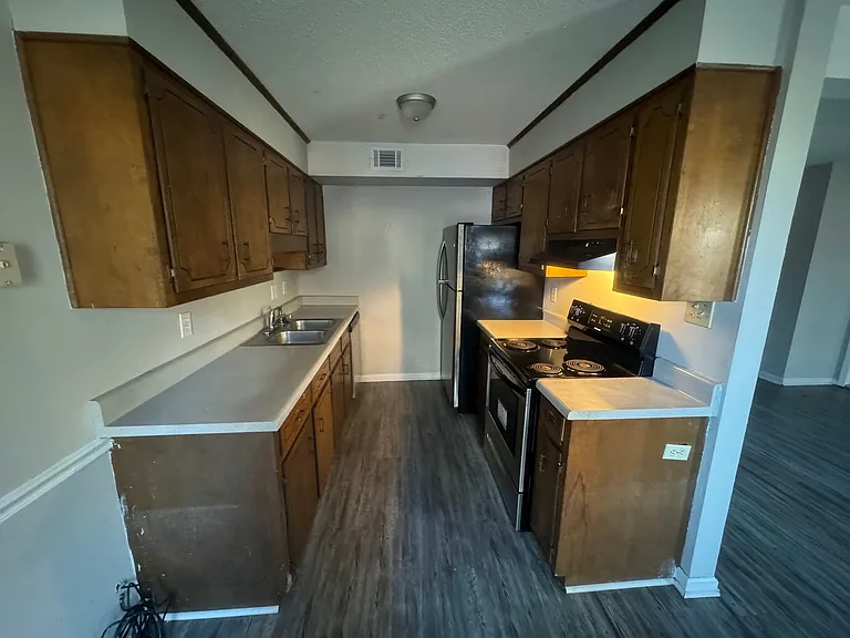 110 Chalet North Ct — Photo 4