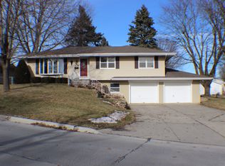 2204 N 2nd Ave E, Newton, IA 50208