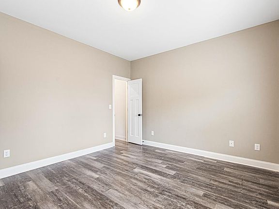 4th image of 94 Suntrust Dr