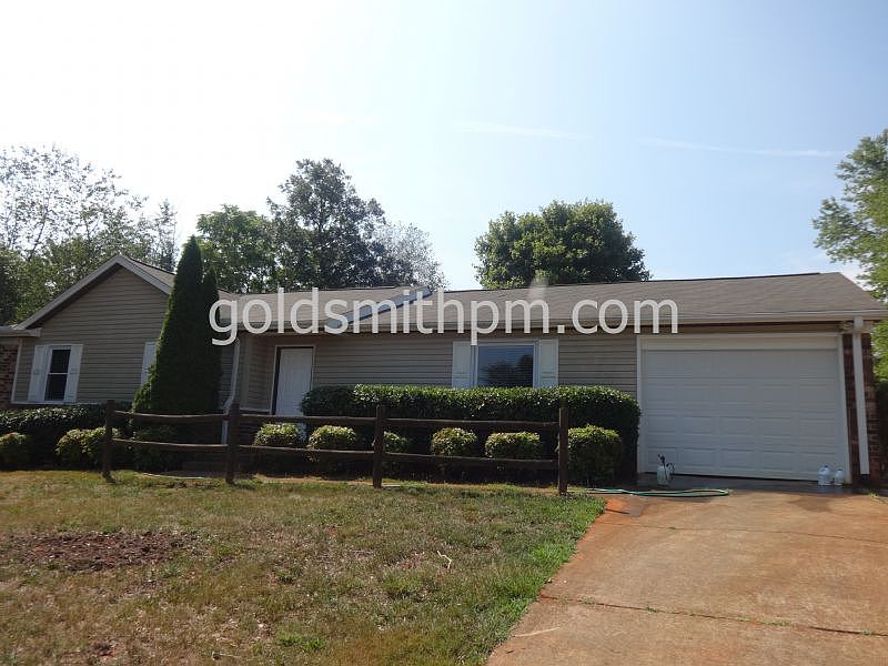 1st image of 100 Wilma Dr