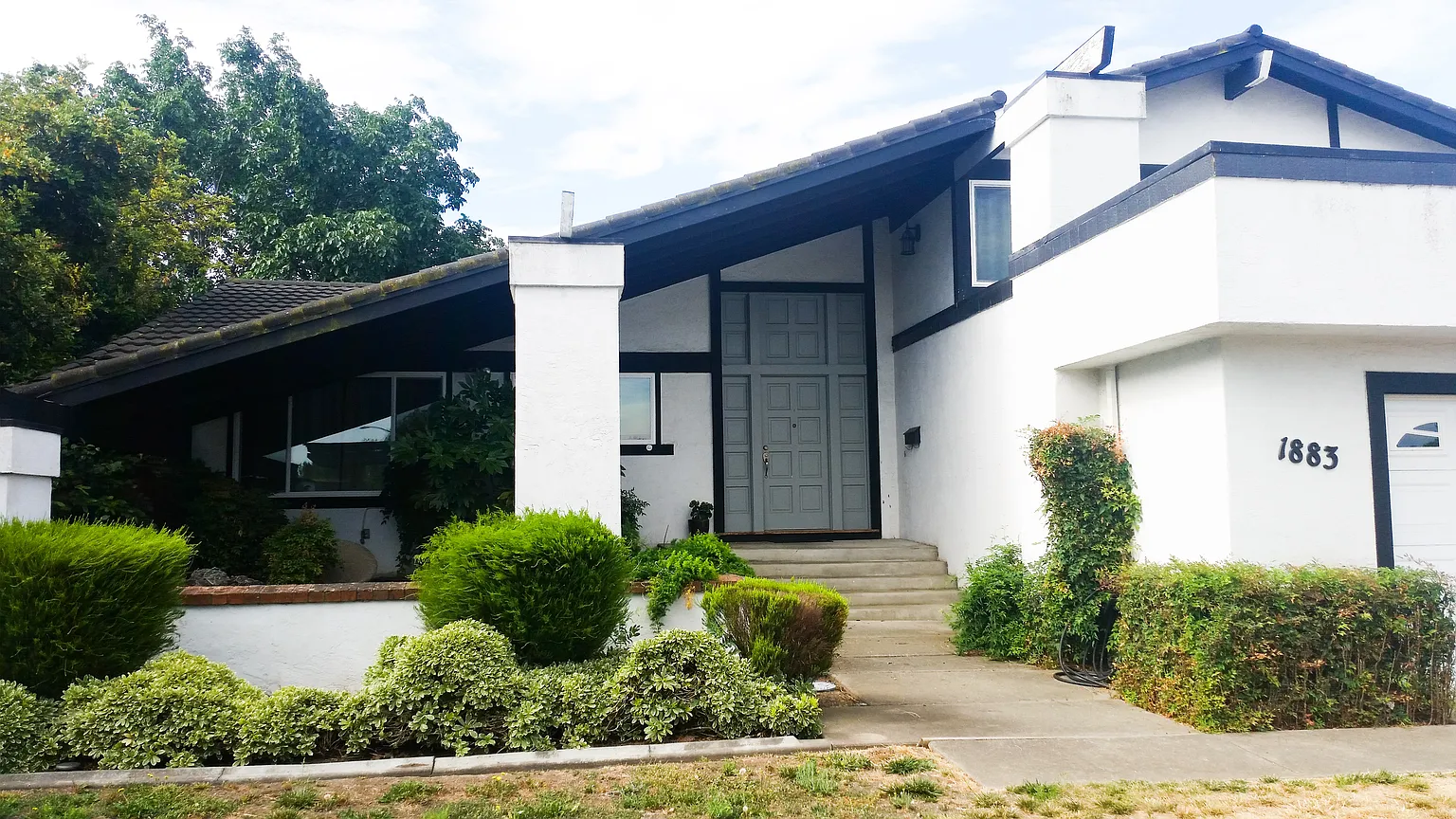 1883 Vancouver Way photo 1