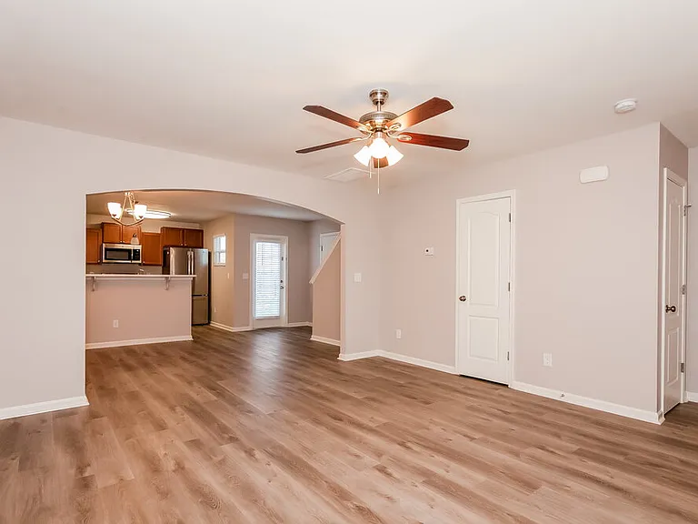 204 Ravenridge Ct — Photo 5