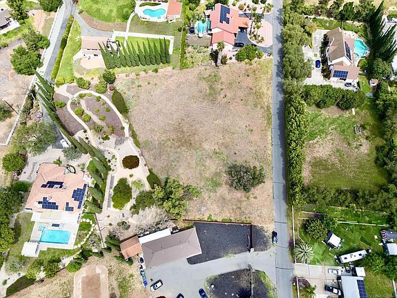 4th image of Landavo Dr #1