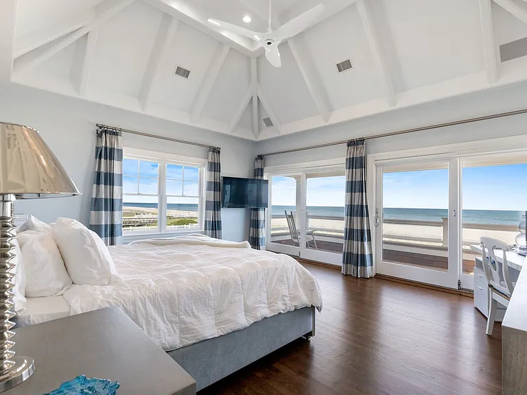 743 Dune Rd — Photo 9