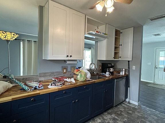 5th image of 165 Lewis St
