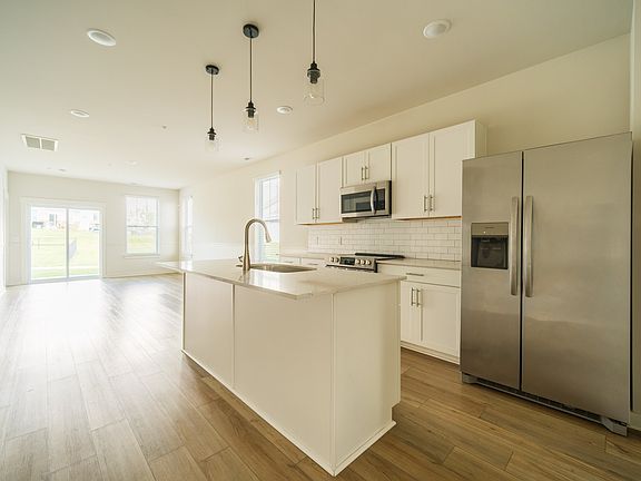 4th image of 604 Birdie Dr