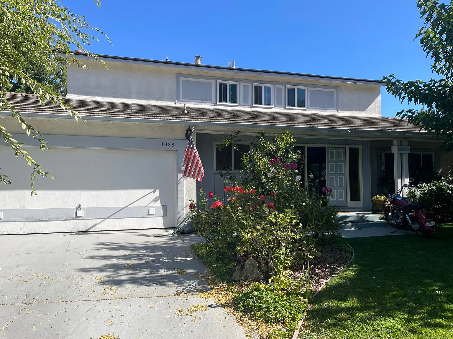1036 Tulipan Dr photo 1
