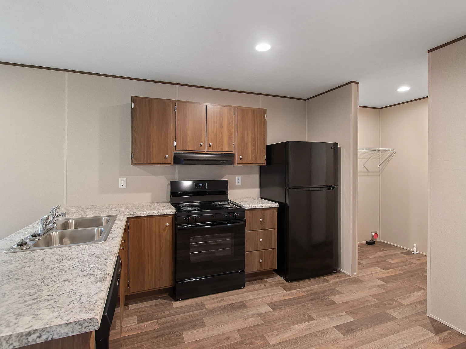 3 bed, 1075 sqft, $1,700 — Photo 2
