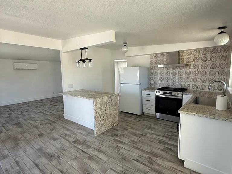 6558 Tamarisk Ave — Photo 9