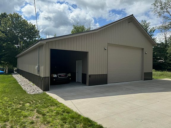 2nd image of 886 Springwood Dr