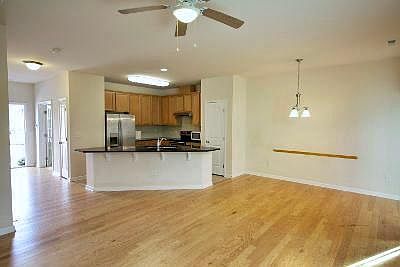 3rd image of 124 Constitution Dr