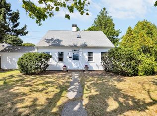 44 Stevens St, Hyannis, MA 02601