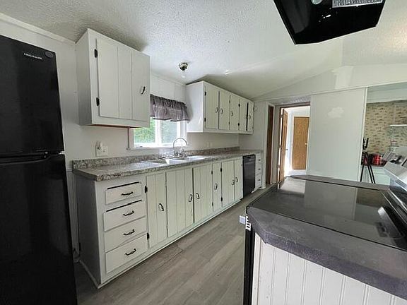 5th image of 527 Unionville Road