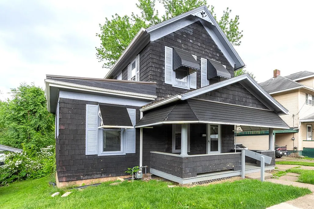 3 bed, 1.5 bath, 1404 sqft, $1,395 — Photo 1