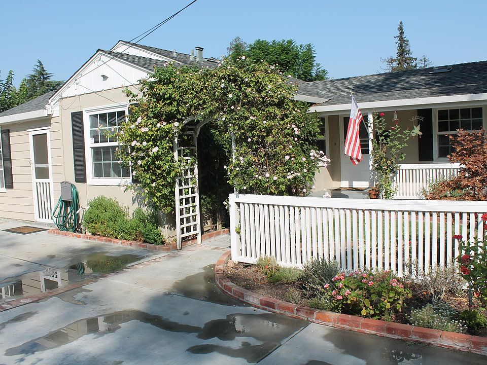 1st image of 131 Carlyn Ave