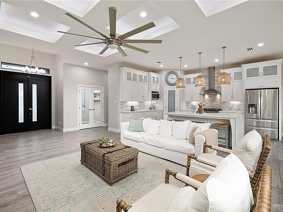 3rd image of 2600 Wisteria Ave