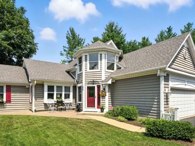 8210 Hillside Rd, Crystal Lake, IL, 60012