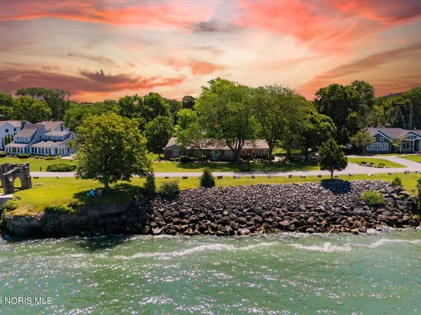 4520 E Cliff Rd, Port Clinton, OH 43452