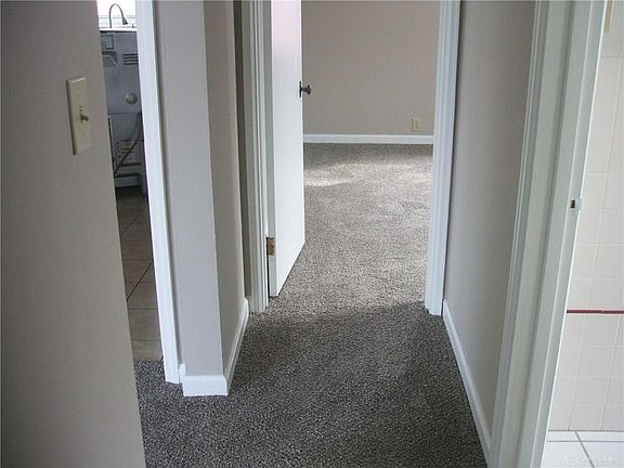 5th image of 4000 Royal Oak Dr