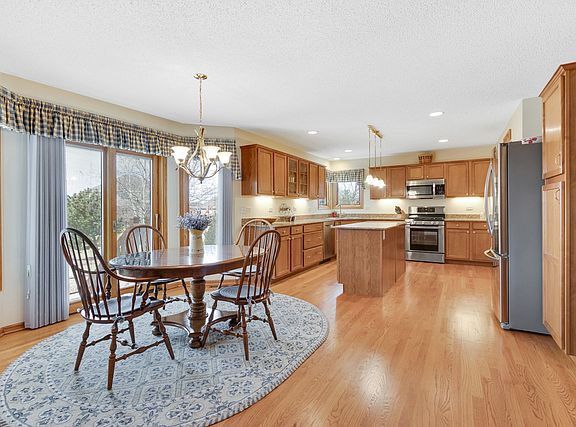 4th image of 22374 Jeanette Ct
