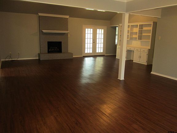 3rd image of 725 Hampton Hill Dr