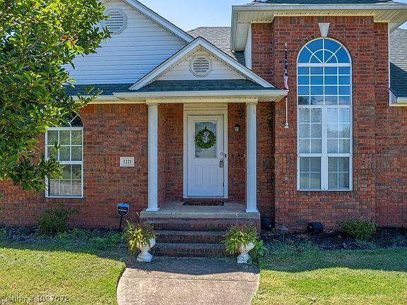 2nd image of 1221 Sandstone Dr