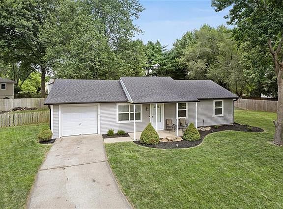 2nd image of 120 SE Bordner Pl