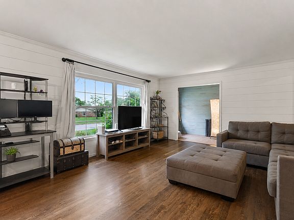 3rd image of 3836 Blackberry Ln