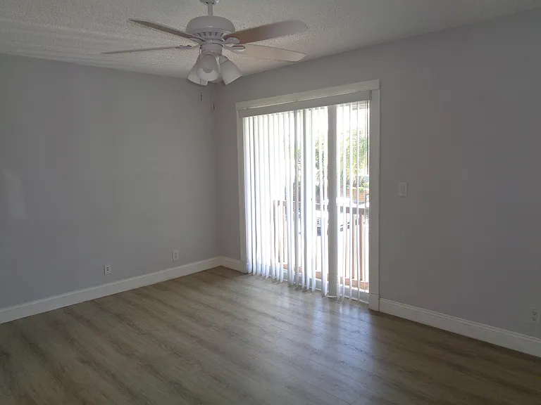 1917 NE 3rd St #103 — Photo 14