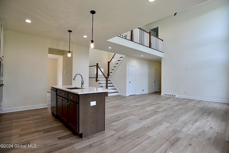 4th image of 6 Paddock Place