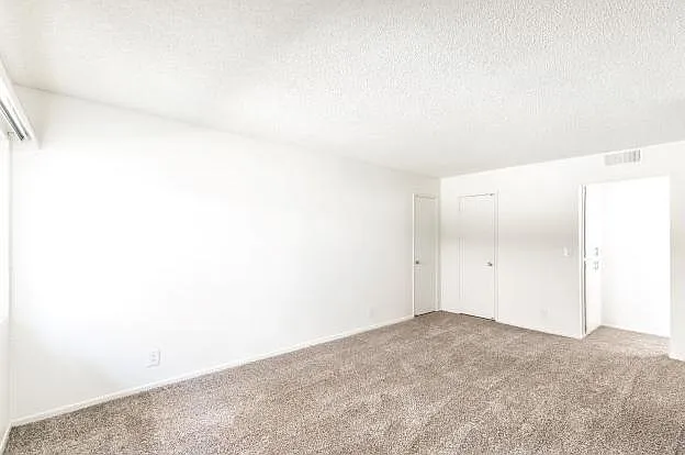 Parkwood Apartments — Photo 31