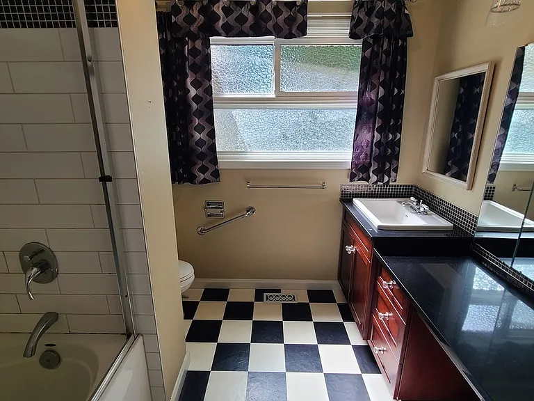 2730 Ash St — Photo 1
