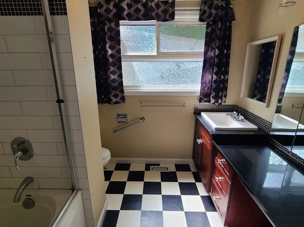 2730 Ash St, Abbotsford, BC V2S 4E8