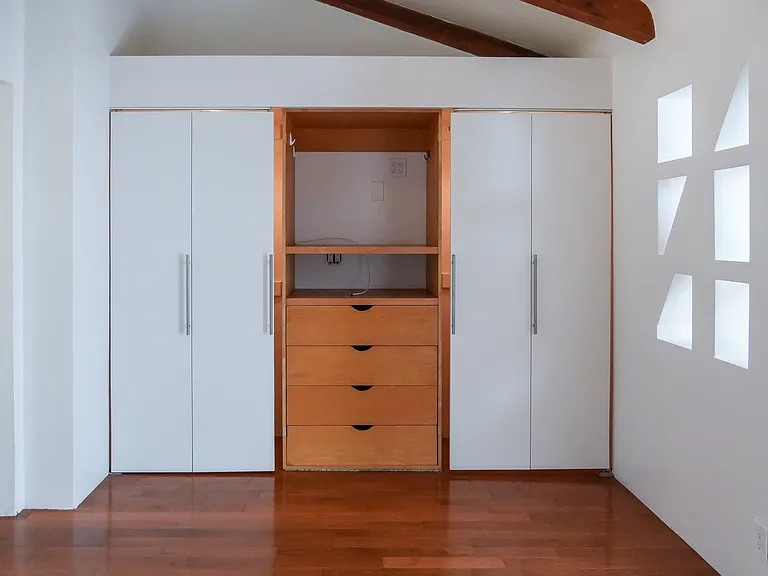 3920 Stansbury Ave — Photo 10