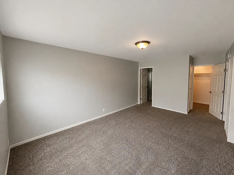 5900 Stockdale Hwy — Photo 3