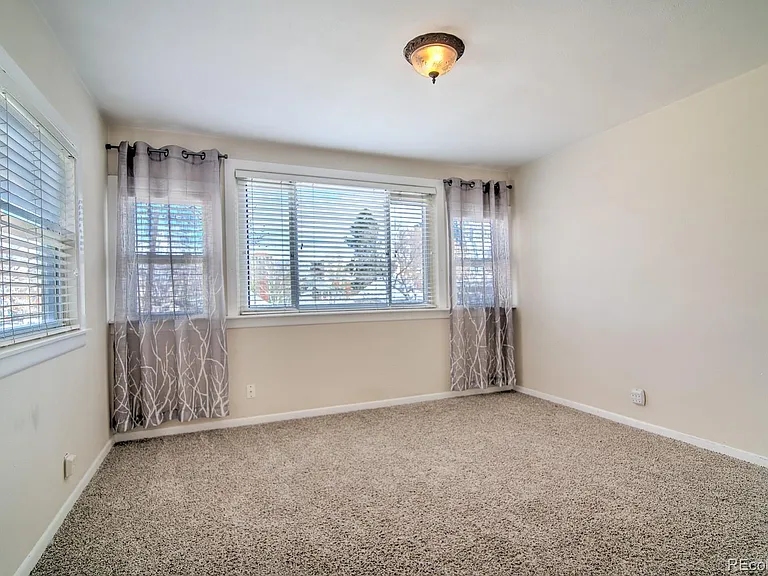 86 N Pearl St — Photo 14