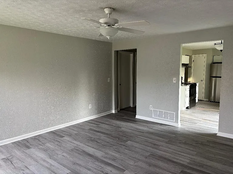 365 Tradewind Ct — Photo 4