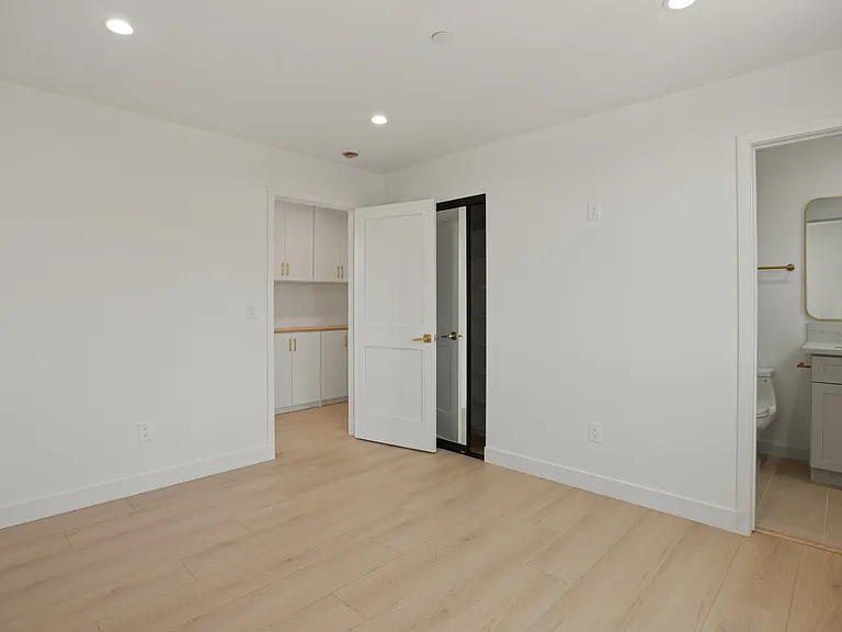 11502 Valjean Ave — Photo 9