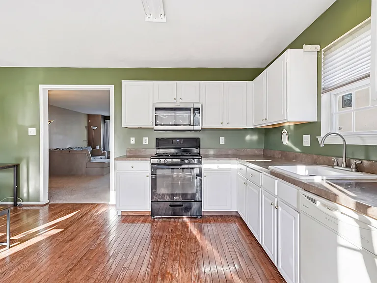 327 Allens Ln — Photo 11