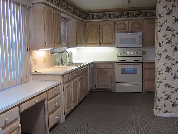 3rd image of 1004 N Avenue D