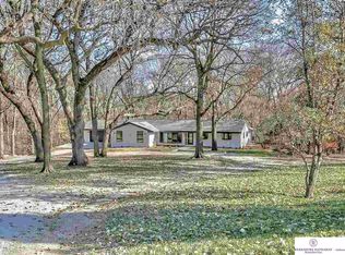 6477 Burr Oak Ln, Omaha, NE 68122