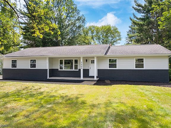 3rd image of 7202 Kingsview Dr