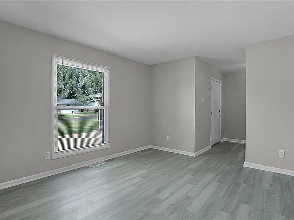 5th image of 11862 Hidden Lake Dr
