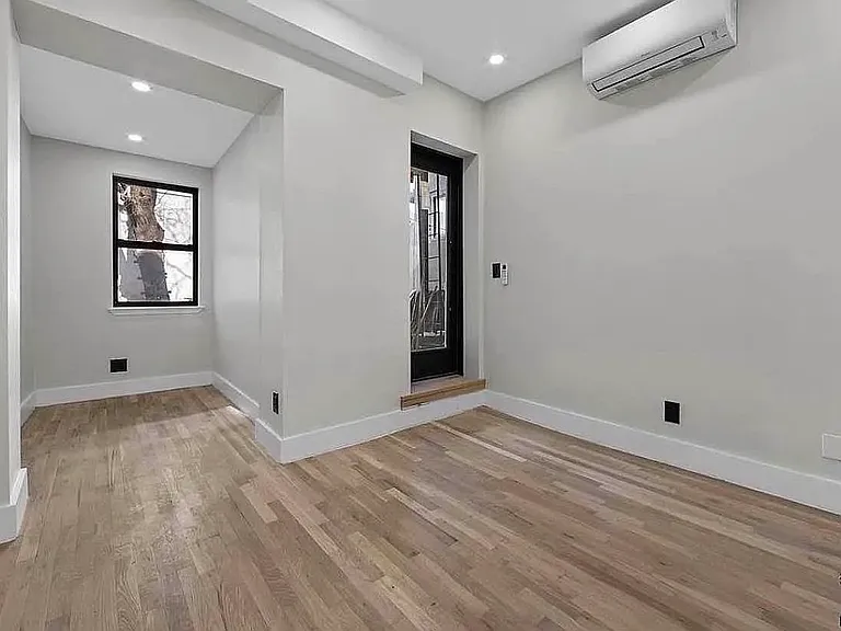 279 S 5th St #1F — Photo 9
