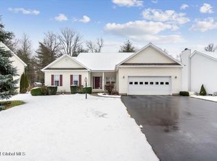 6 Springfield Dr, Mechanicville, NY 12118